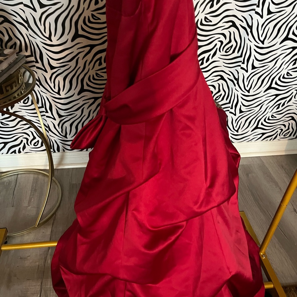 Gown - Picture 5 of 9